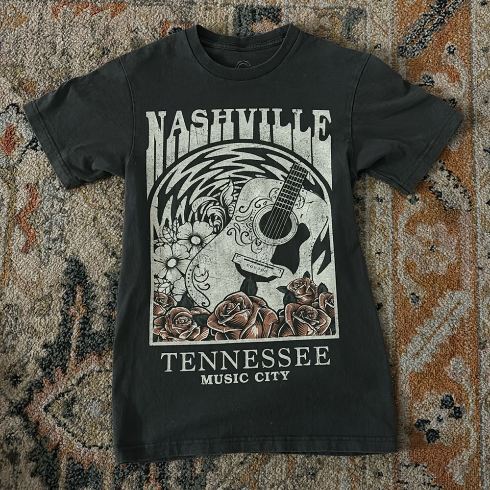 Light black graphic tee size small but fits like small/medium